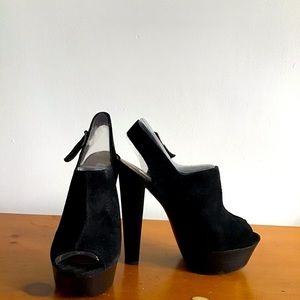 STEVE MADDEN Black Suede Peep Toe Platforms